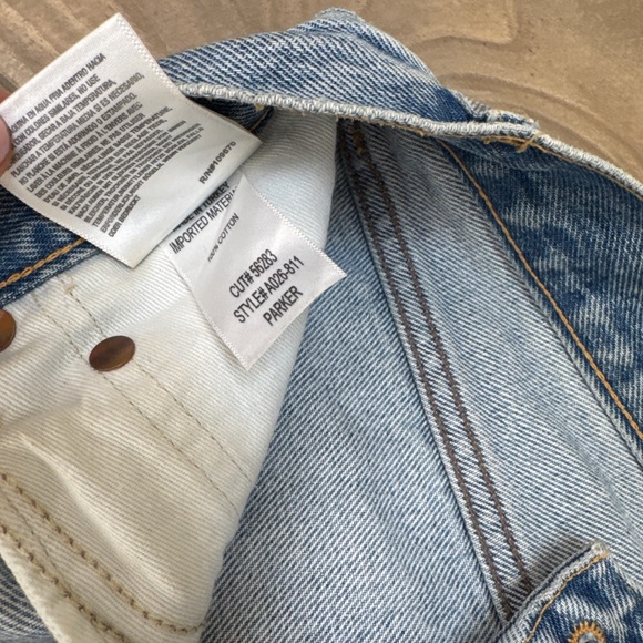 Agolde Vintage Parker Short! - Picture 4 of 6